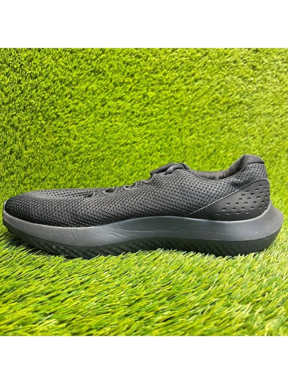 Under Armour Charged Surge 4 Mens Size 9 Black Athletic Running Shoes Sneakers